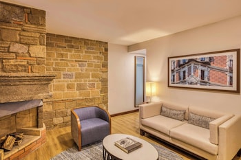 Executive Suite, 1 King Bed, Balcony