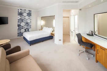 Standard Room, 1 Queen Bed, Accessible (Wheelchair)