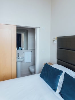 Apartment, 1 Bedroom, Annex Building