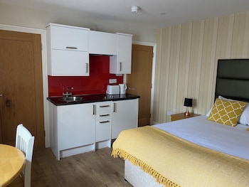 Superior Studio, 1 Double Bed, Annex Building (No lift access, £200 security deposit)
