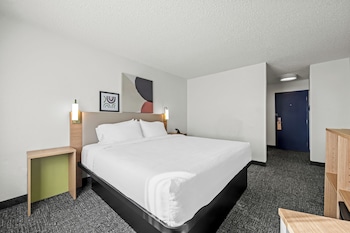 Room, 1 King Bed, Accessible (Hearing)