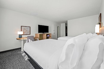 Room, 2 Queen Beds, Accessible (Roll-In Shower)