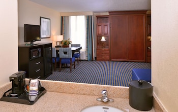 Standard Room, 1 Queen Bed, Non Smoking, Refrigerator & Microwave (with Single Sofabed)