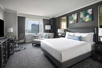 Deluxe Room, 1 King Bed (Mobility Accessible, Roll-In Shower)