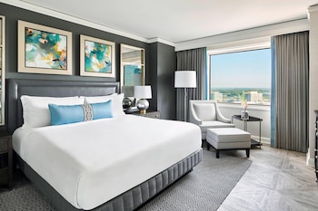 Executive Suite, 1 King Bed with Sofa bed