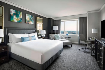 Deluxe Room, 1 King Bed (Mobility Accessible, Roll-In Shower)