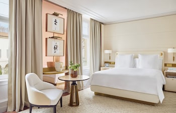 Premium Room, 1 King Bed, Garden View