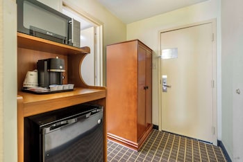 Standard Room, 2 Queen Beds, Non Smoking, Refrigerator