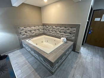 Deluxe Room, 1 King Bed, Non Smoking