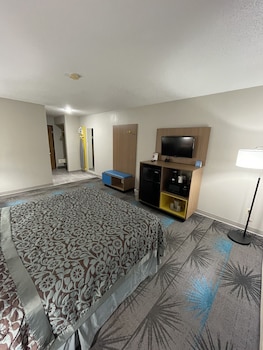 Efficiency, Standard Room, 1 Queen Bed