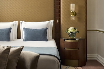 Junior Suite (Signature Extra Bed 2 Ad + 1 Ch)