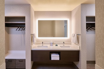 Studio Suite, 2 Queen Beds, Pool View