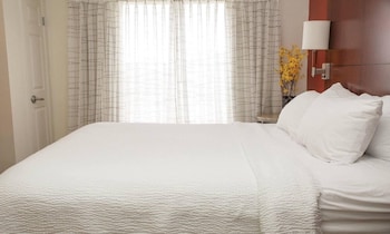 Suite, 1 King Bed with Sofa bed, Non Smoking