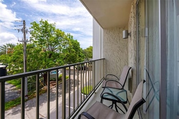 Standard Room, 1 King Bed, Non Smoking, Balcony