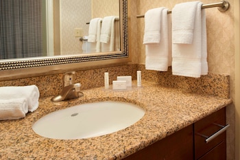 Suite, 1 Queen Bed with Sofa bed, Accessible (Mobility Tub One Bedroom)