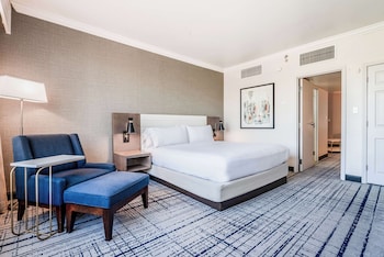 Room, 1 King Bed (Hearing)