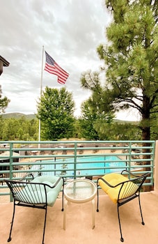 Standard Room, 1 King Bed, Balcony, Pool View