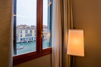 Deluxe Room, 1 Queen Bed with Sofa bed