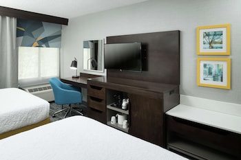 Standard room with two queen beds