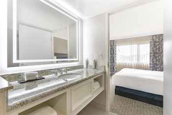 Suite - 1 King Bed with Queen Sofabed - High Floor