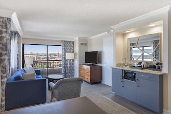 2 Double Beds Suite - Corner Stadium View, Balcony