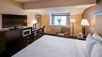 Standard Room, 1 King Bed, Non Smoking, Refrigerator & Microwave