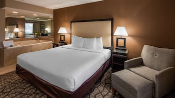 Suite, 1 King Bed, Non Smoking, Jetted Tub (1st Floor)