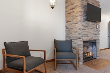 2-BD Lake View Condo - Walk-In Level - 1107