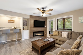 2-BD Waterfront Condo - Terrace Level - 601