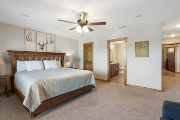 3-BD Lake View Condo - Walk-In Level - 1208