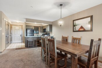 1-BD Lake View Condo - Walk-In Level - 1206