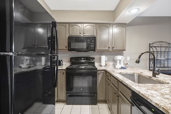 1-BD Lake View Condo - Walk-In Level - 1108B