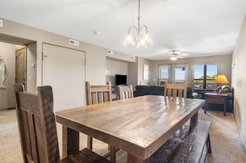 1-BD Condo - Walk-In Level - 1105B