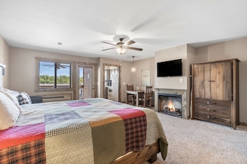 2-BD Condo - Walk-In Level - 1105