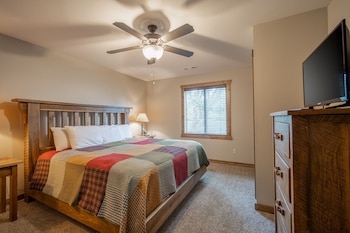2-BD Waterfront Condo - Walk-In Level - 607