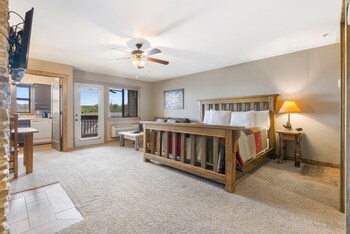 2-BD Condo - Walk-In Level - 1106