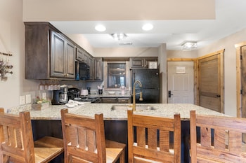 1-BD Lake View Condo - Walk-In Level - 1207