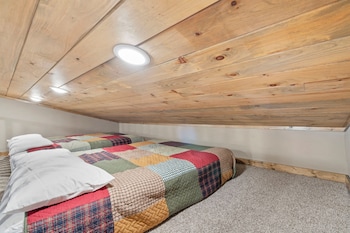3-BD Lake View Condo W/ Loft - 1114