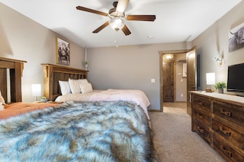 1-BD Lake View Condo - Walk-In Level - 1207