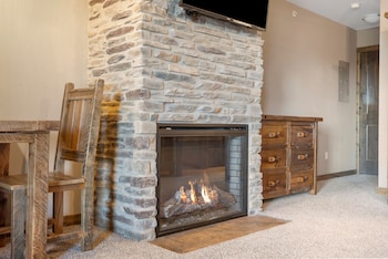 Studio Lake View Condo - Penthouse Suite - 1211