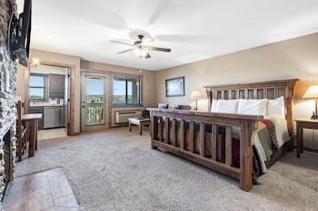 2-BD Lake View Condo - Penthouse Suite - 1116