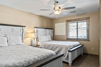 3-BD Lake View Condo W/ Loft - Penthouse Suite - 1210