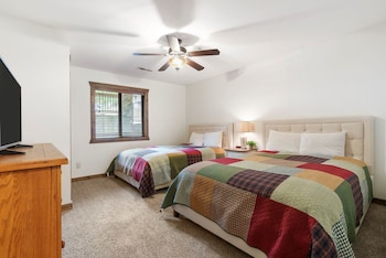 2-BD Lake View Condo - Walk-In Level - 1107