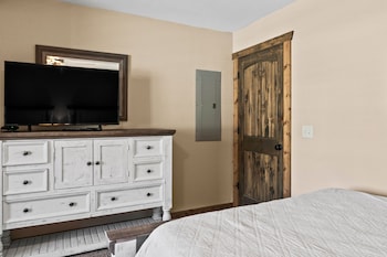 3-BD Lake View Condo W/ Loft - Penthouse Suite - 1210
