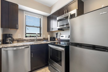 Studio Lake View Condo - Walk-In Level - 1505