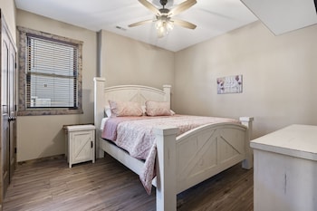 Indian Point - 5-Bedroom Lodge 170