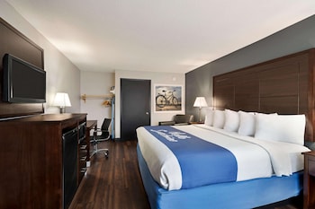 Comfort Room, 1 King Bed, Accessible, Non Smoking