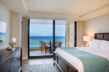 Premium Suite, 1 King Bed, Oceanfront