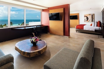 Premium Suite, 1 King Bed, Ocean View (Club Floor)