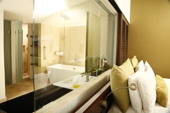 Club Room, 1 King Bed, Terrace, Ocean View